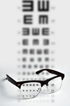 创意手绘白色摄影合成保护视力预防近视爱眼日海报背景