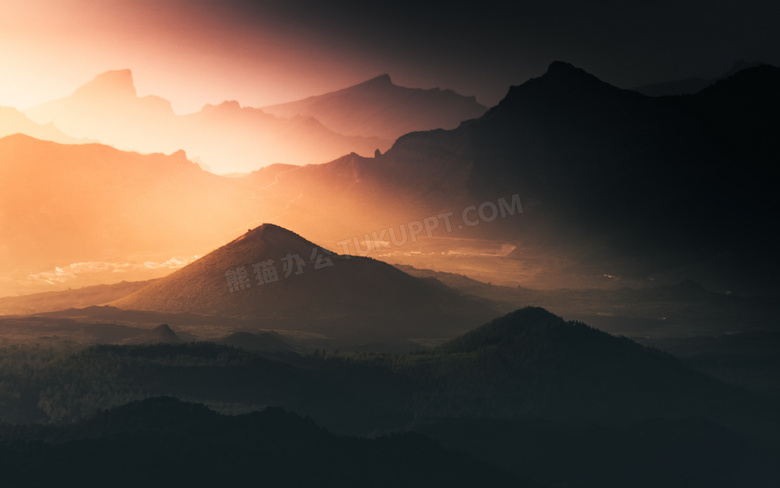 日落黄昏山峰图片