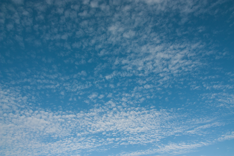 蓝色天空卷云图片