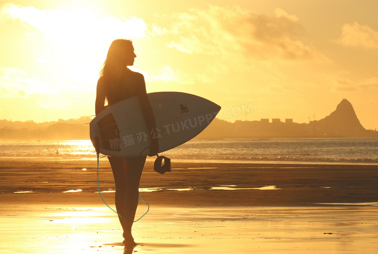 沙滩上的冲浪美女人物摄影高清图片
