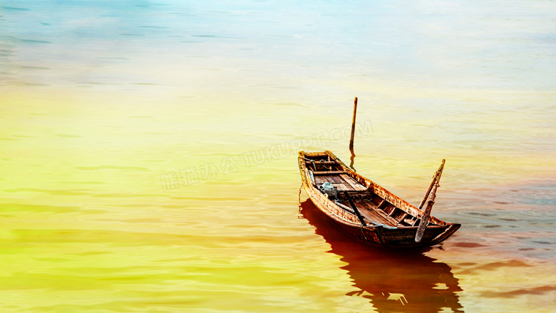 金色海洋上停泊的小舟摄影图片