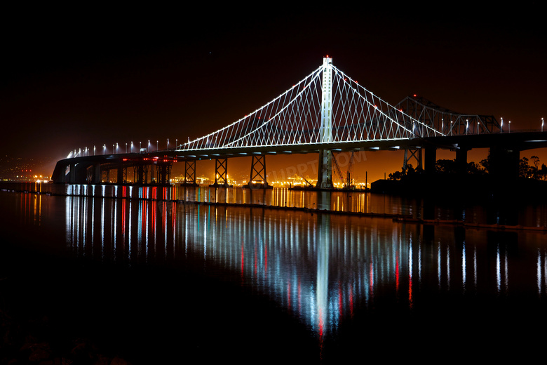 城市中的桥梁夜景灯光摄影图片