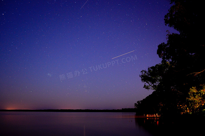 湖面与繁星点点的夜空摄影高清图片