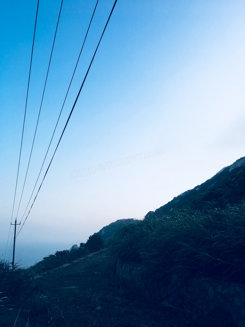 蓝天白云山间自然美景摄影高清图片