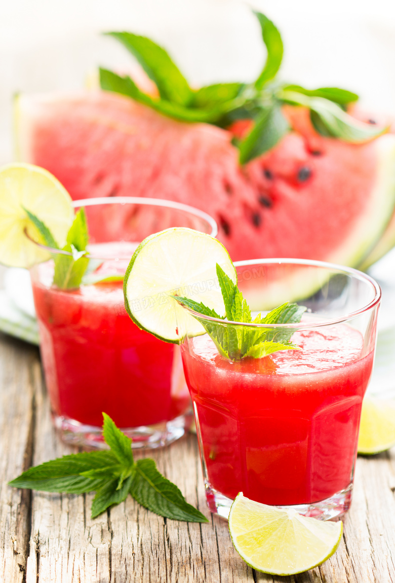 夏日鲜榨的西瓜汁特写摄影高清图片