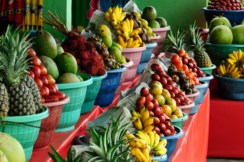 摆水果摊上的热带水果摄影高清图片