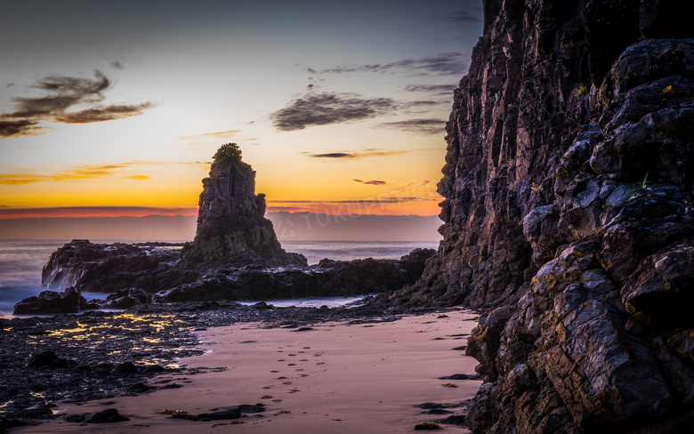 海边岩石黄昏美景摄影图片