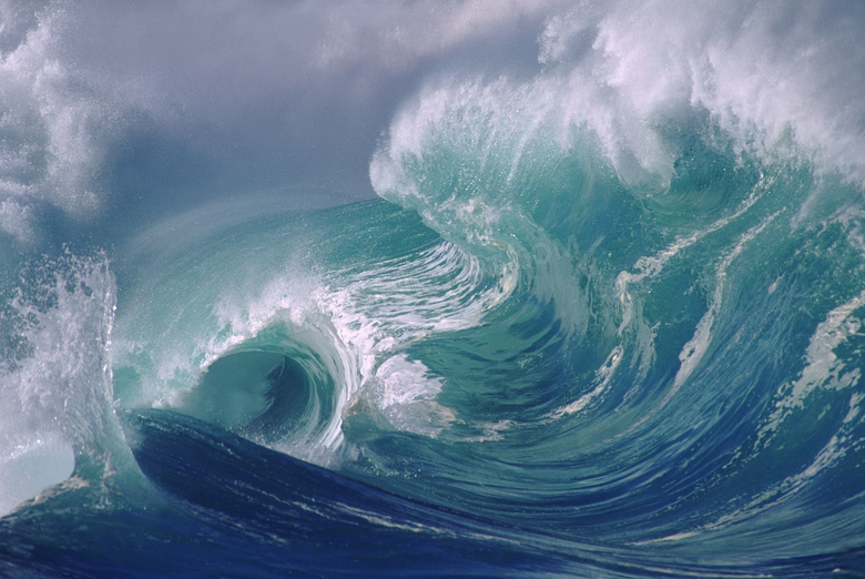 大海上卷起的巨浪风光摄影高清图片