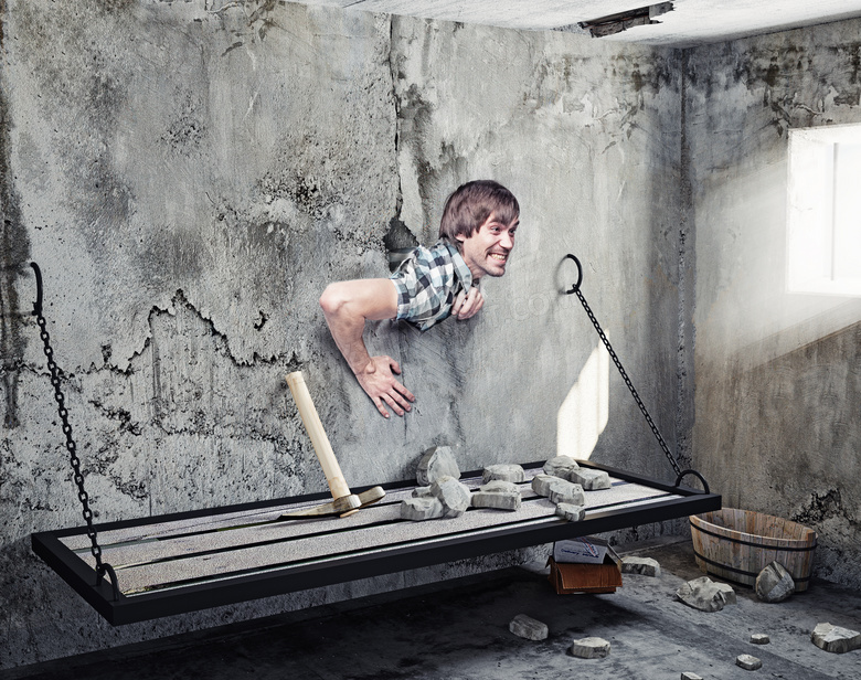 冲破水泥墙束缚的男人创意高清图片