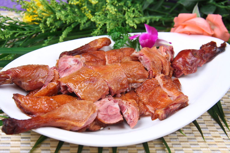 炭烧鸭传统美食摄影图片