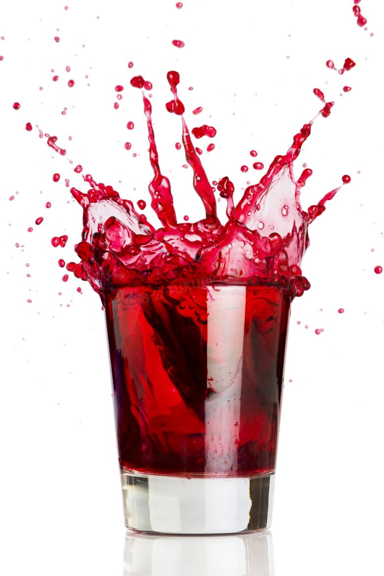 玻璃杯里飞溅的葡萄酒摄影高清图片