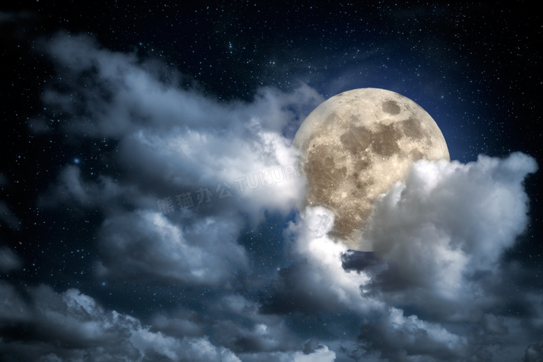 夜晚躲在白云后的月亮摄影高清图片