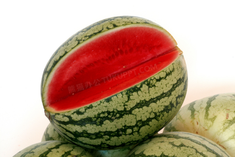 鲜红瓜瓤的大西瓜特写摄影高清图片