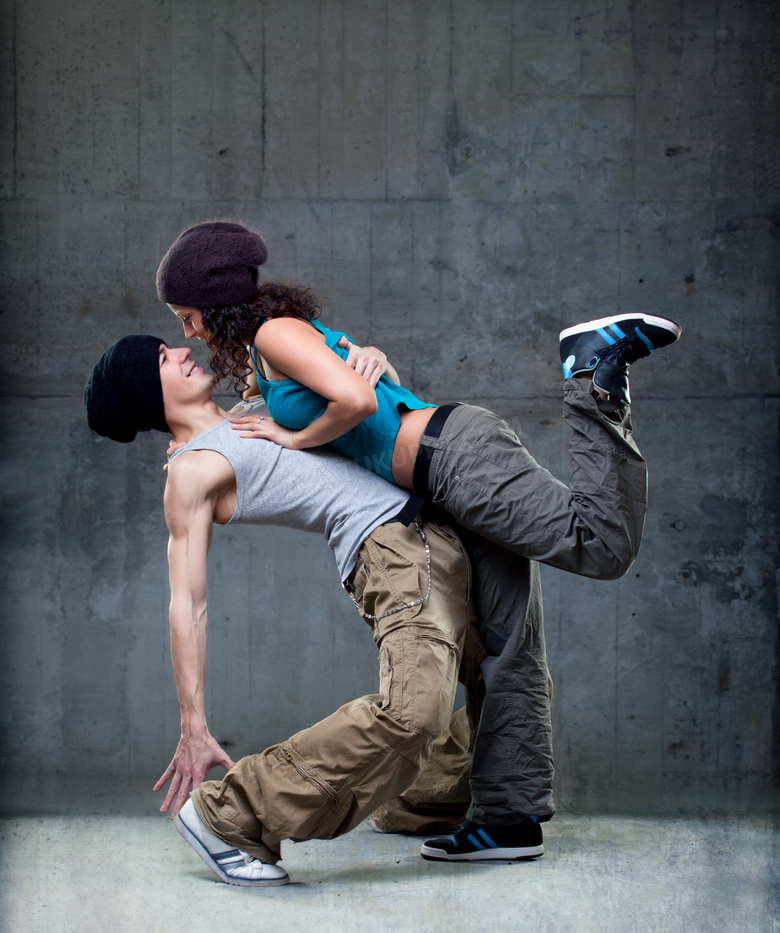 亲密合作的街舞搭档摄影高清图片