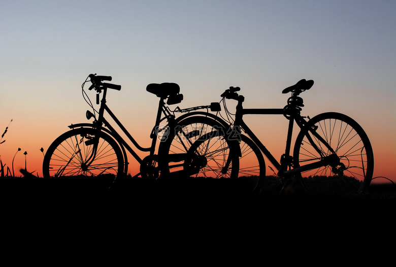 自行车 骑自行车的人 黎明