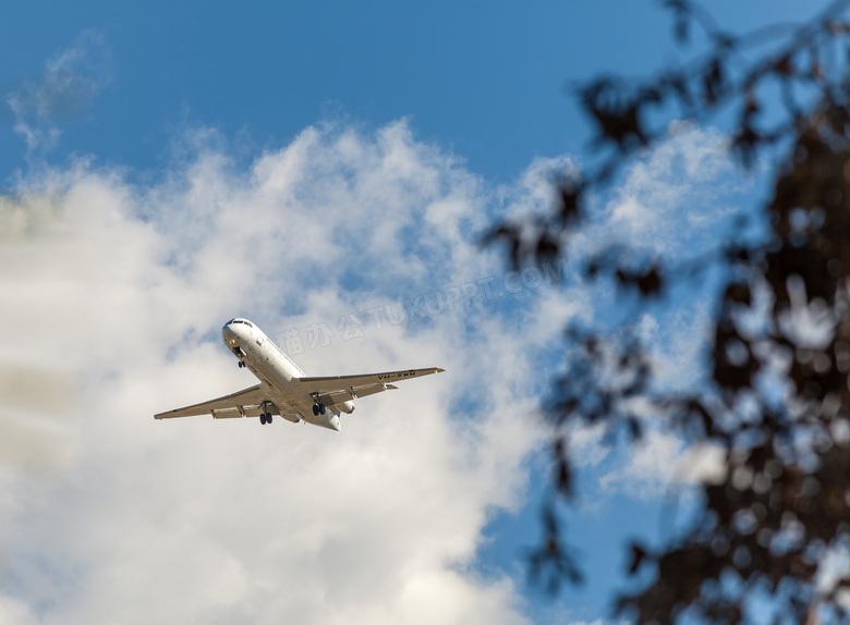 空中飞行飞机素材图片