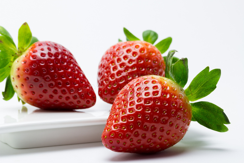 新鲜草莓水果摄影图片