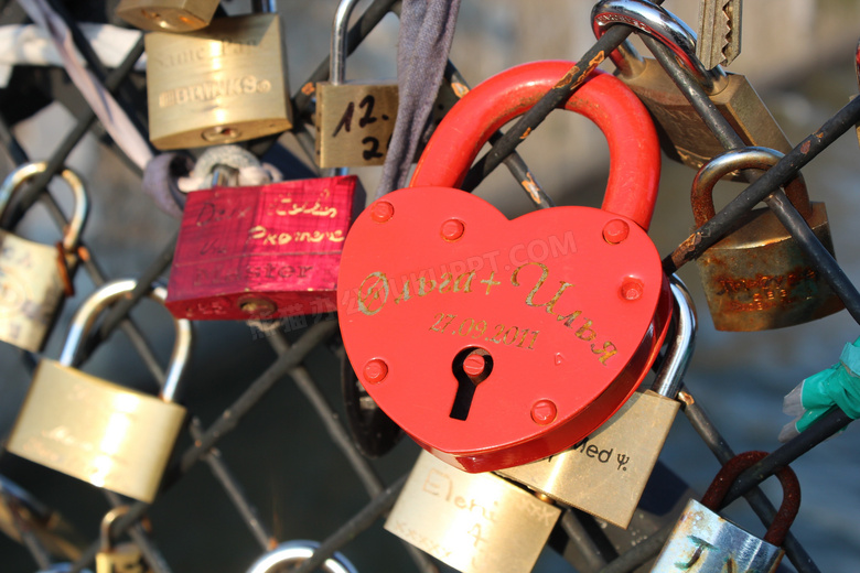 巴黎浪漫爱情挂锁图片