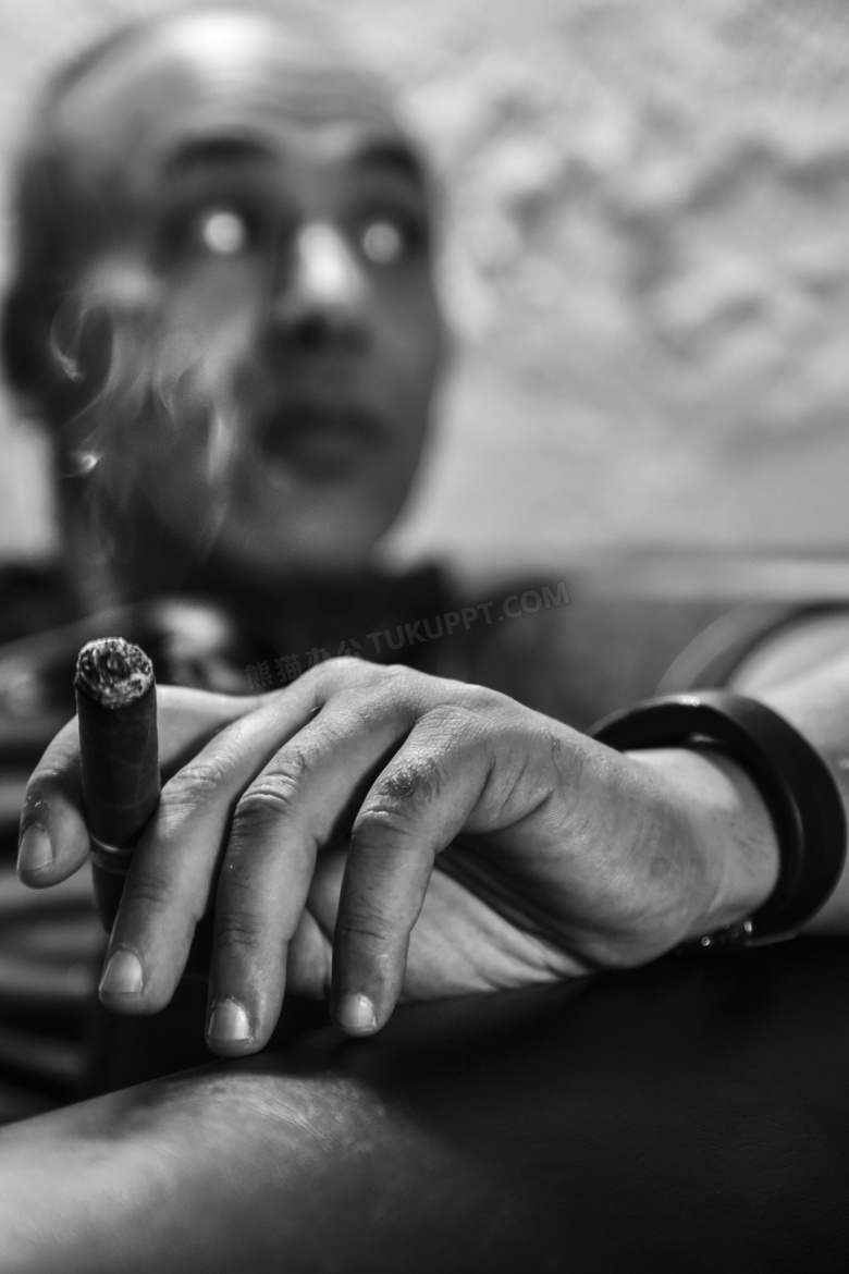沧桑男人抽烟照片图片