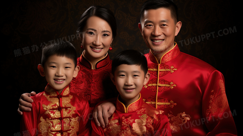 春节穿着红色喜庆服装拍全家福的一家人