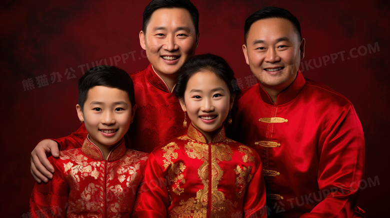 春节穿着红色喜庆服装拍全家福的一家人