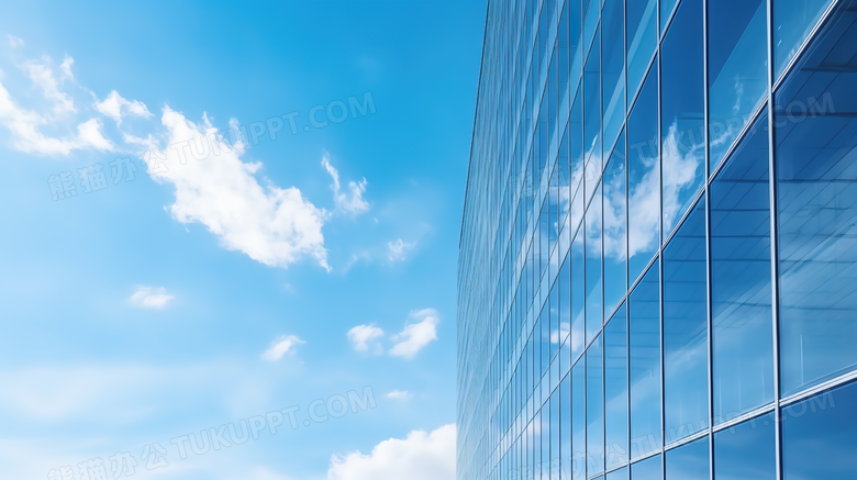 现代建筑玻璃外墙映射蓝天白云图片