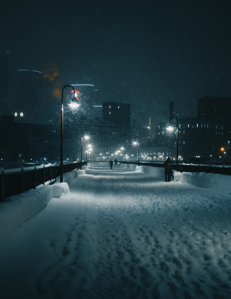 冬季街道唯美夜景图片