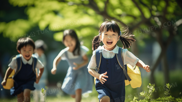 开学季新学期小学生校园奔跑图片