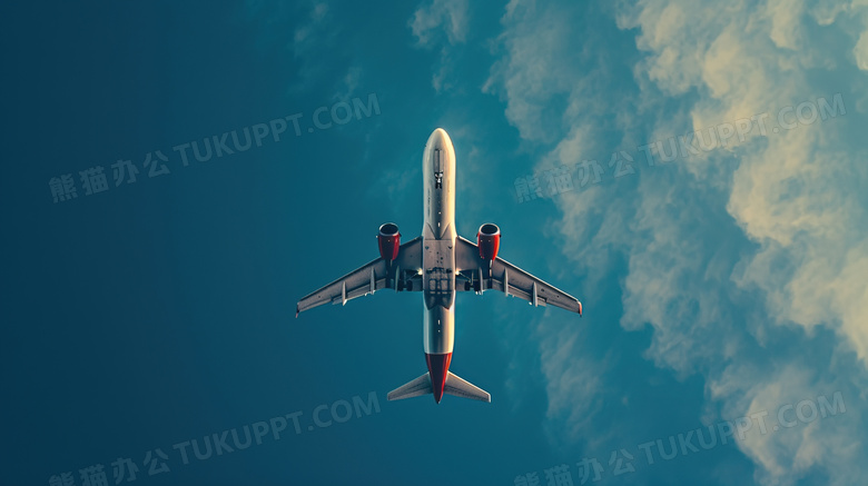 蓝天中翱翔的飞机图片