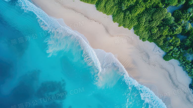 蓝色海洋的白色海浪冲上海滩图片