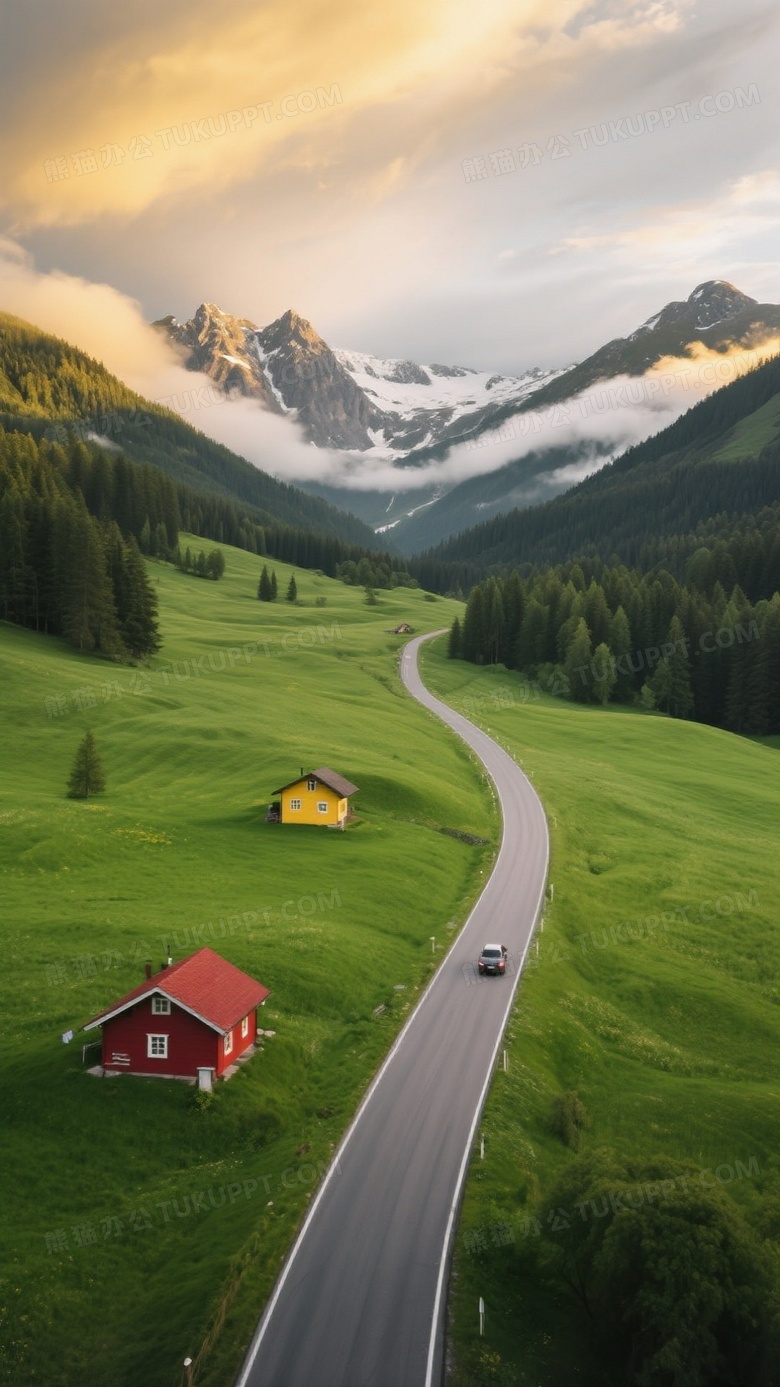 美景山间公路绿色的广阔草地