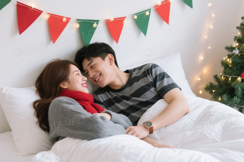 情侣卧床对视微笑节日氛围图片