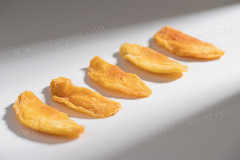 橙黄芒果干纯白背景排列图片