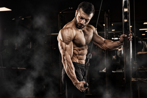 屈臂下拉训练肌肉男子摄影高清图片