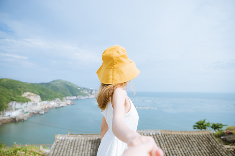 站在海边看大海的小清新美女摄影图片