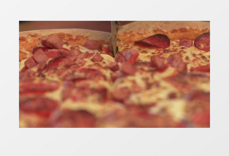 高清一个人用披萨刀切披萨的特写慢镜头实拍视频素材