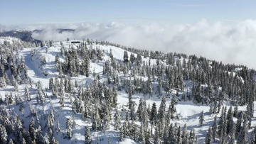 航拍美丽的雪山风景实拍视频素材