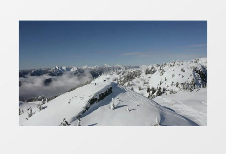 白雪皑皑山脉的全景实拍视频素材