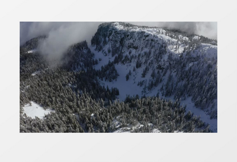 被薄雾覆盖的雪山景色实拍视频素材