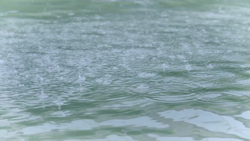 喷泉里的雨慢镜头实拍视频素材