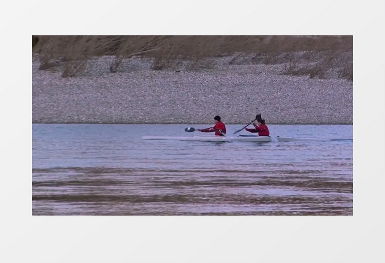 团队合作划桨前行实拍视频素材