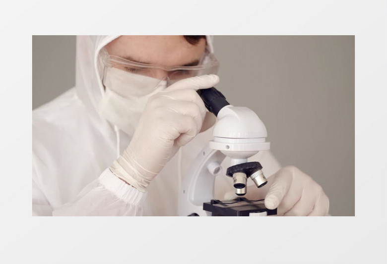 科研人员在调整倍数观察样本实拍视频素材