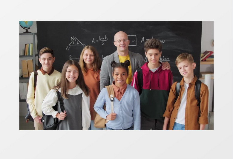 男老师和他的学生们合影留念实拍视频素材
