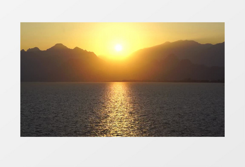 高清实拍夕阳下波光粼粼的湖面实拍视频素材