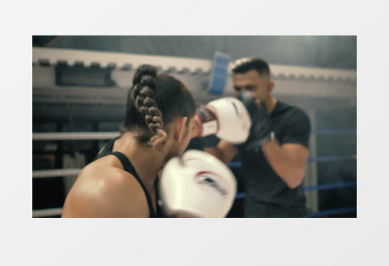 男女拳击对打训练实拍视频
