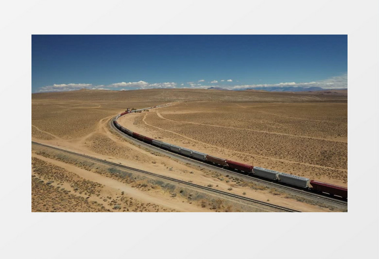 高清实拍沙漠中的火车交通实拍视频素材