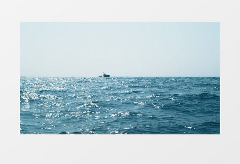 不平静的海面上飘动着一艘游船实拍视频素材