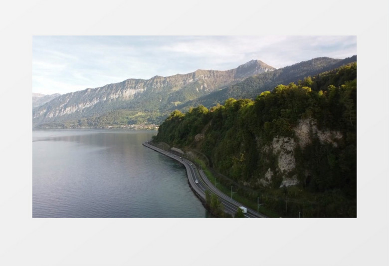 山脚下的湖泊和道路景观实拍视频素材