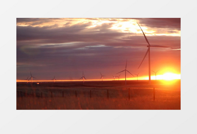 实拍夕阳余晖照耀下的风力发电机实拍视频素材