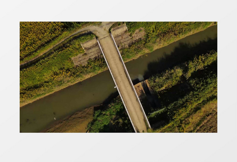 无人机拍摄跨河桥梁俯瞰景观实拍视频素材